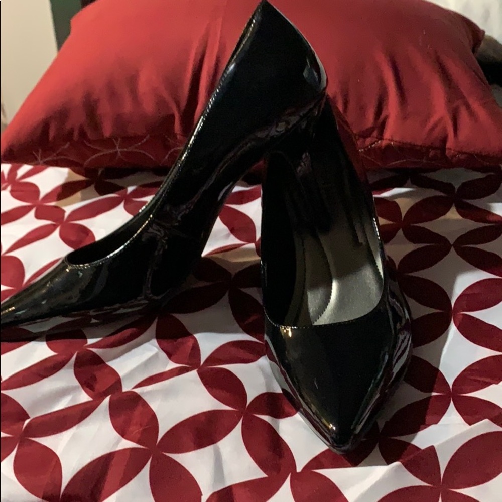Black patent leather pumps